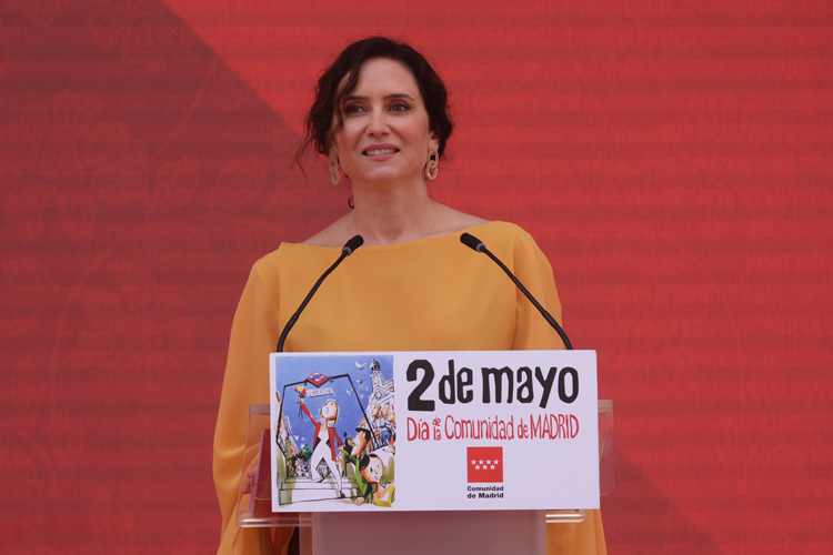 Díaz Ayuso: “Desde esta Puerta del Sol que todo lo sabe, reivindicamos el orgullo de ser españoles”