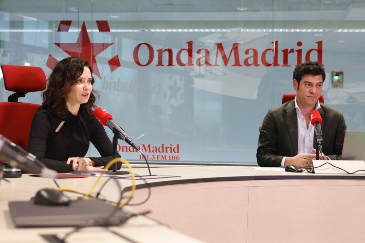Díaz Ayuso elogia el “compromiso con el servicio público” de Onda Madrid en su 40º aniversario