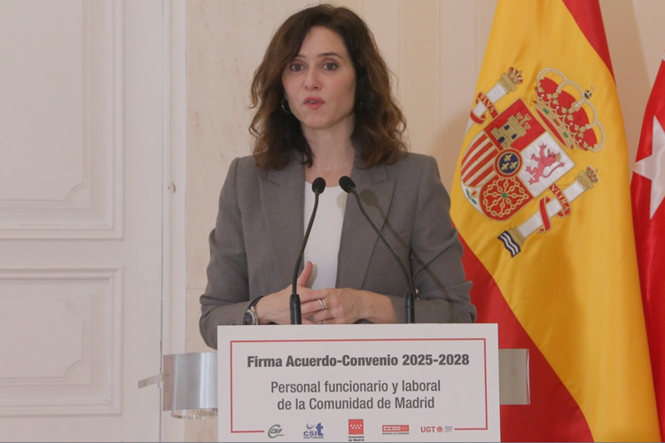Díaz Ayuso destaca el acuerdo laboral para más de 40.000 trabajadores públicos como “embrión de Administración moderna para toda España”