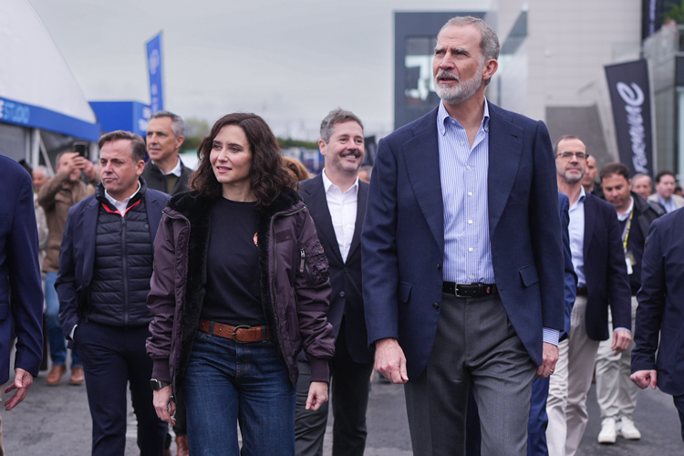 Díaz Ayuso asiste junto al Rey Felipe VI a la primera carrera en España del Campeonato del Mundo de Fórmula E