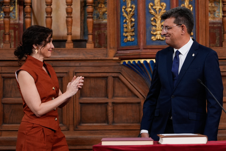 Díaz Ayuso traslada su “máxima colaboración” al nuevo rector de la Universidad de Alcalá: “Tenemos por delante muchísimos planes nuevos”