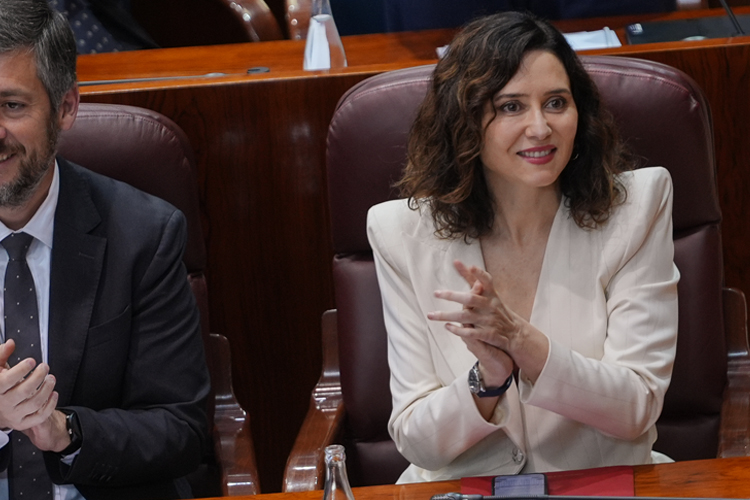 Díaz Ayuso respalda la llegada de la F1 a Madrid y asegura que el gasto va a ser “infinitamente menor que el destrozo” del PSOE en sus fiestas del Parador de Teruel