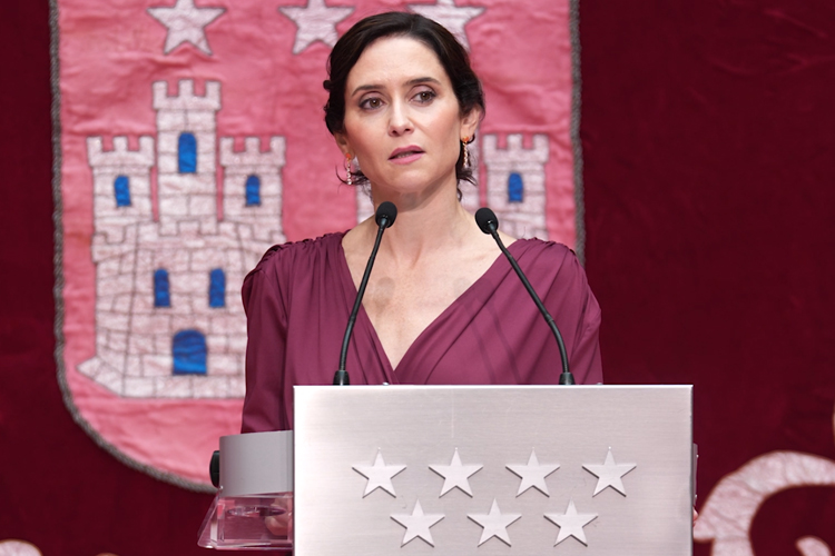 Díaz Ayuso apela a los “hijos de la Transición” en el 47º aniversario de la Constitución Española: “Que nada nos rompa de nuevo”