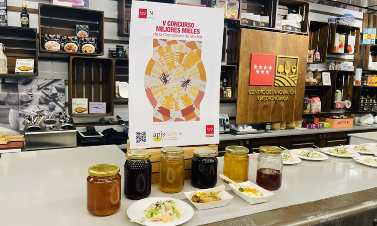 La Comunidad de Madrid entrega los VII Premios a las Mejores Mieles de la región durante la celebración de la I Feria de la Miel