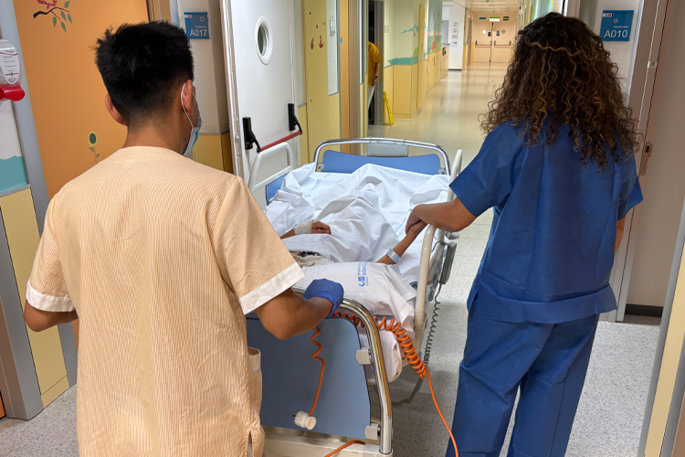 La Comunidad de Madrid permite a los padres o tutores acompañar a los menores en el quirófano durante el proceso de inducción a la anestesia
