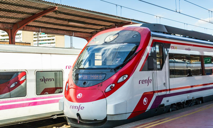 La Comunidad de Madrid mantiene de momento las actuales tarifas del transporte público pese a la “irresponsabilidad” del Gobierno central
