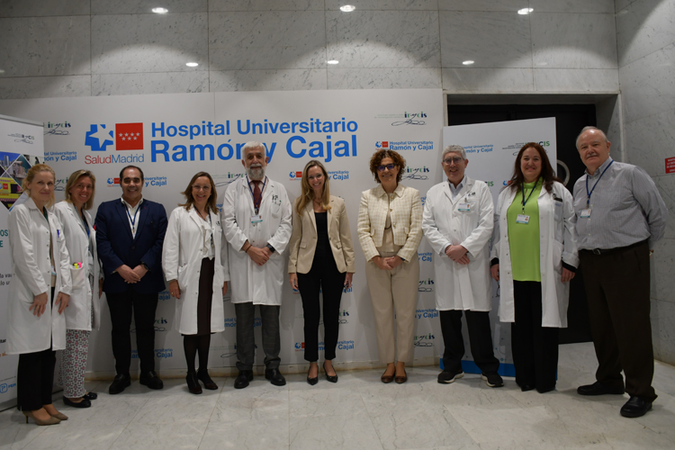La Comunidad de Madrid elogia el papel esencial de los profesionales de Enfermería en la atención a los pacientes más graves