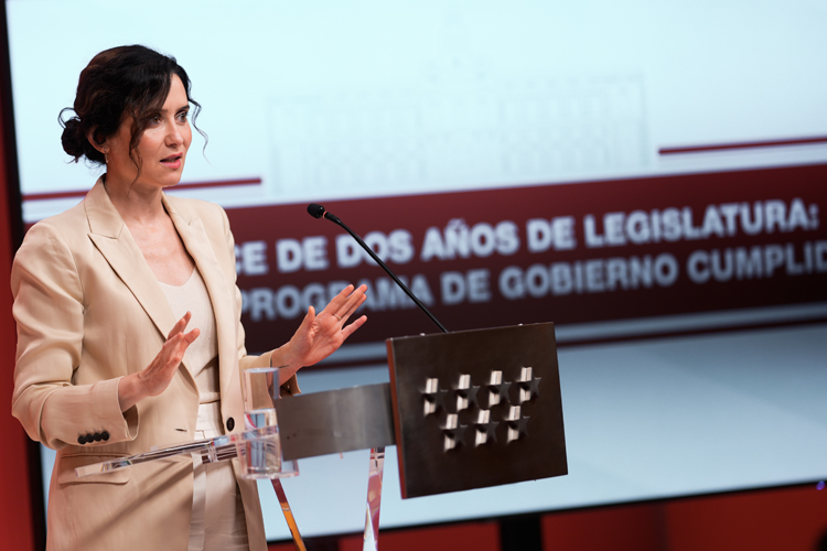 Díaz Ayuso denuncia que el Gobierno central actúa “de manera corrupta” buscando gente sin prestigio para “cometer atrocidades en nombre del sanchismo”