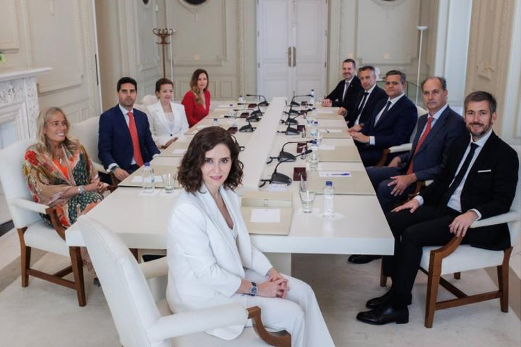 La Presidenta de la Comunidad de Madrid, Isabel Díaz Ayuso, ha convocado mañana martes a su equipo de Gobierno para trabajar en el arranque del curso político,