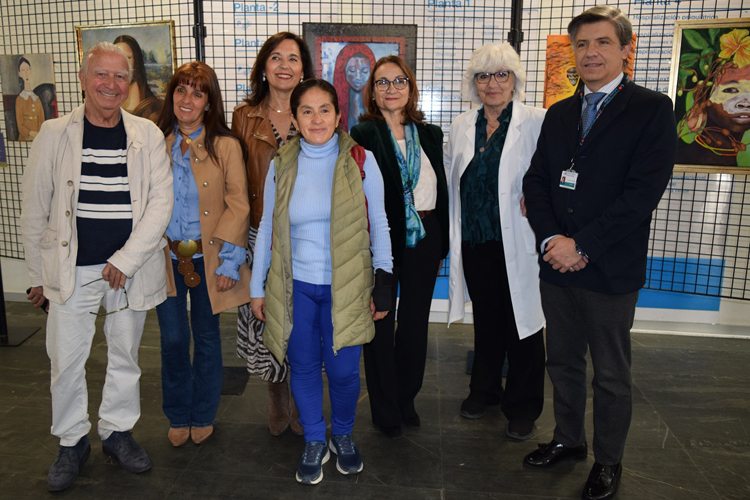 El Hospital Universitario Infanta Sofía muestra una exposición de obras de arte realizadas por pacientes de oncología