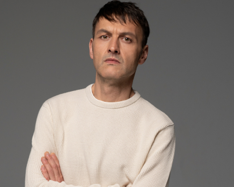 Nacho Hevia, actor y autor premiado en certámenes de teatro y relato, publica en solitario su poemario 'NOCIÓN DEL TIEMPO'