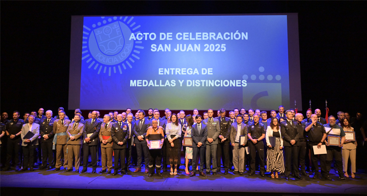 San Sebastián de los Reyes homenajea a los agentes de Policía Local y otros cuerpos de Seguridad en un emotivo acto celebrado en el Teatro Auditorio Adolfo Marsillach