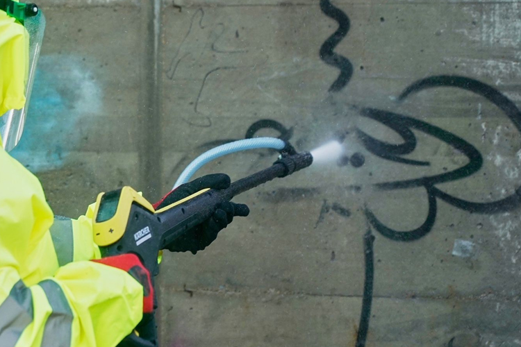 San Sebastián de los Reyes redobla su lucha contra los grafitis e invierte 150.000 euros en una nueva campaña para su eliminación