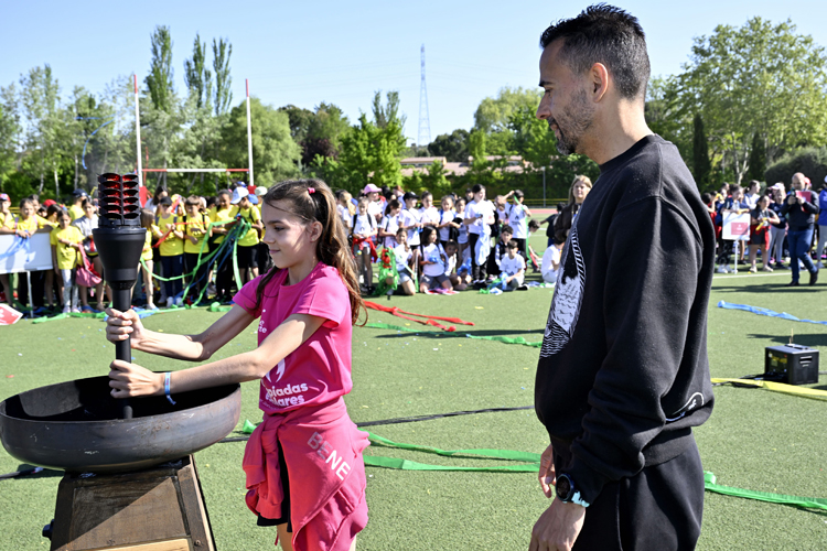 La Alcaldesa de Sanse, Lucía Fernández, inaugura las Olimpiadas Escolares junto con Adriana Cerezo, Vicente del Bosque, Pepu Hernández y Javier Lozano, emblemas internacionales del Deporte