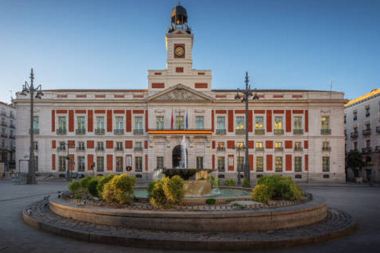 La Comunidad de Madrid y el BEI firman una financiación de 234 millones con cargo a fondos europeos para invertir en Educación y Sanidad